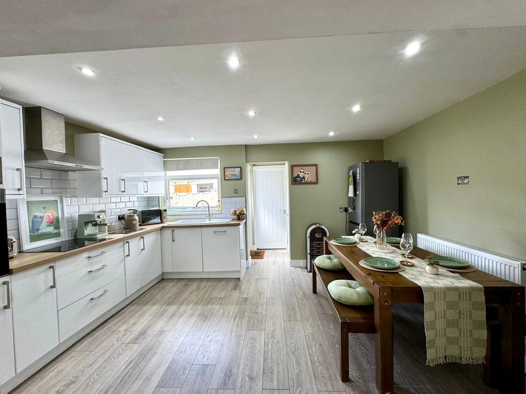 Property photo 2 of 21 5A4ce531-A0d6-42F7-A2Eb-E605E9E04Fb0.Jpeg