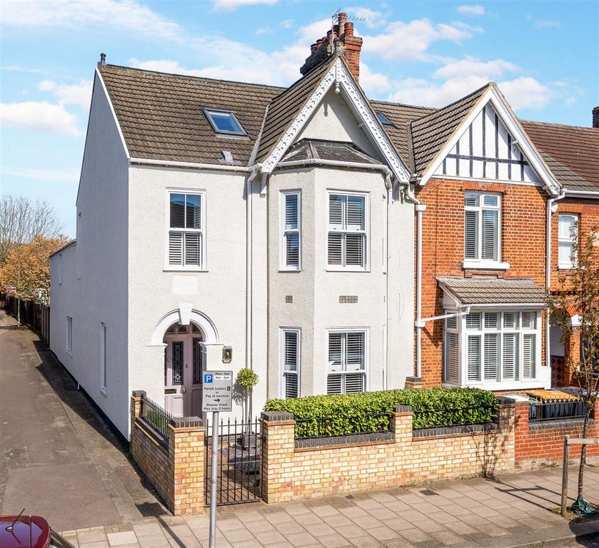 Property photo 1 of 23 260406 - 46 Castle Road, Bedford - 02.Jpg