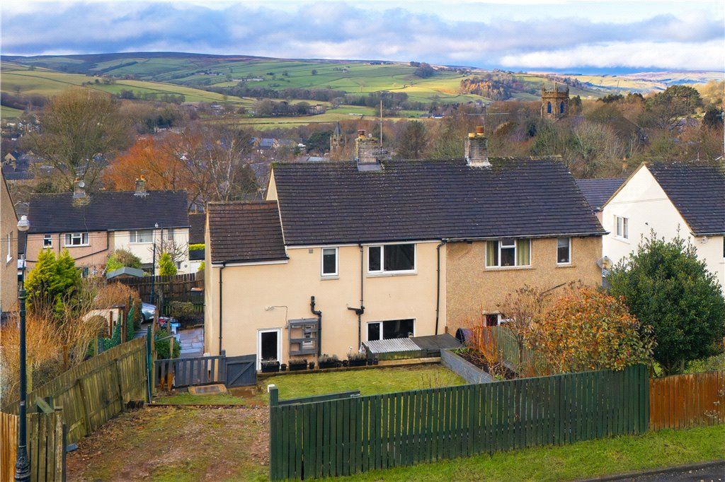 Property photo 1 of 17 8 The Drive