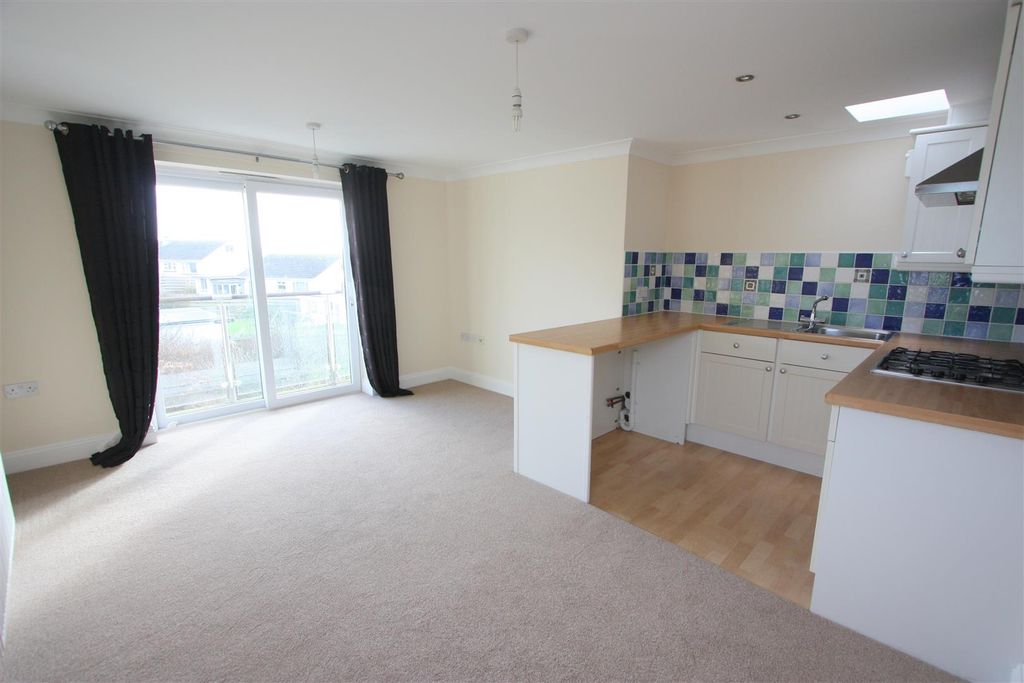 Property photo 2 of 9 12 Island Point Lounge