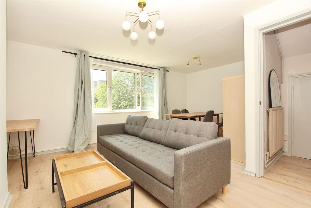 Property photo 1 of 15 Grove Crescent Road, E15