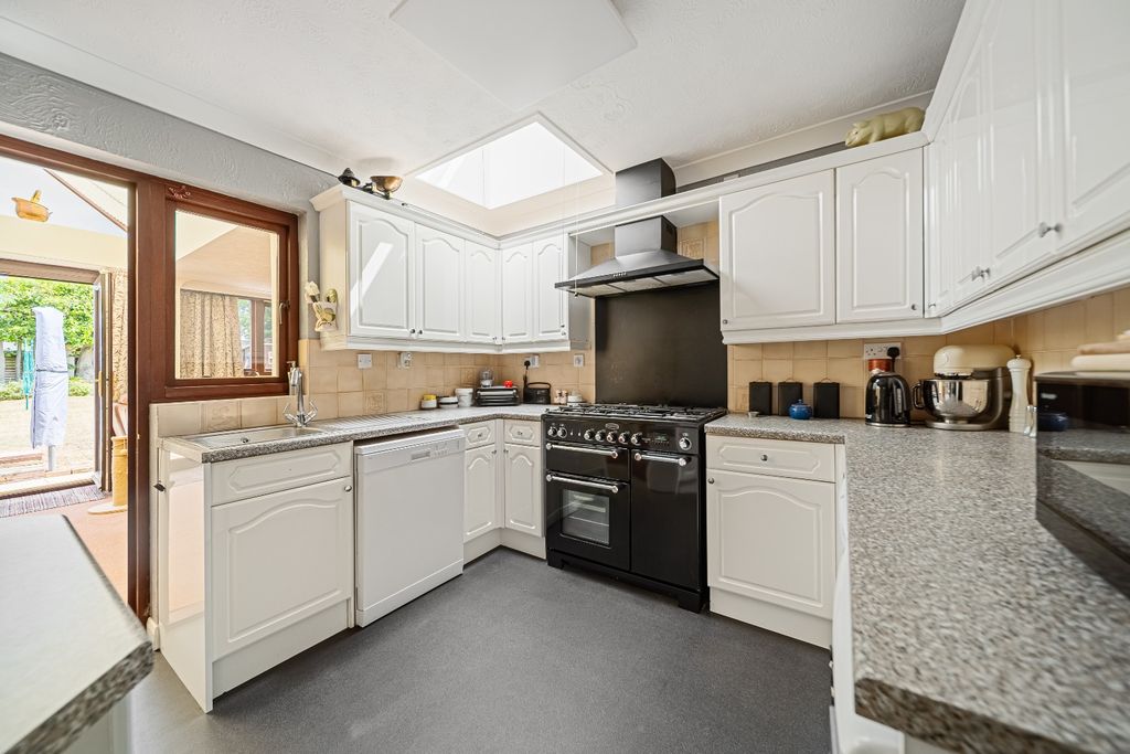 Property photo 3 of 15 3763894