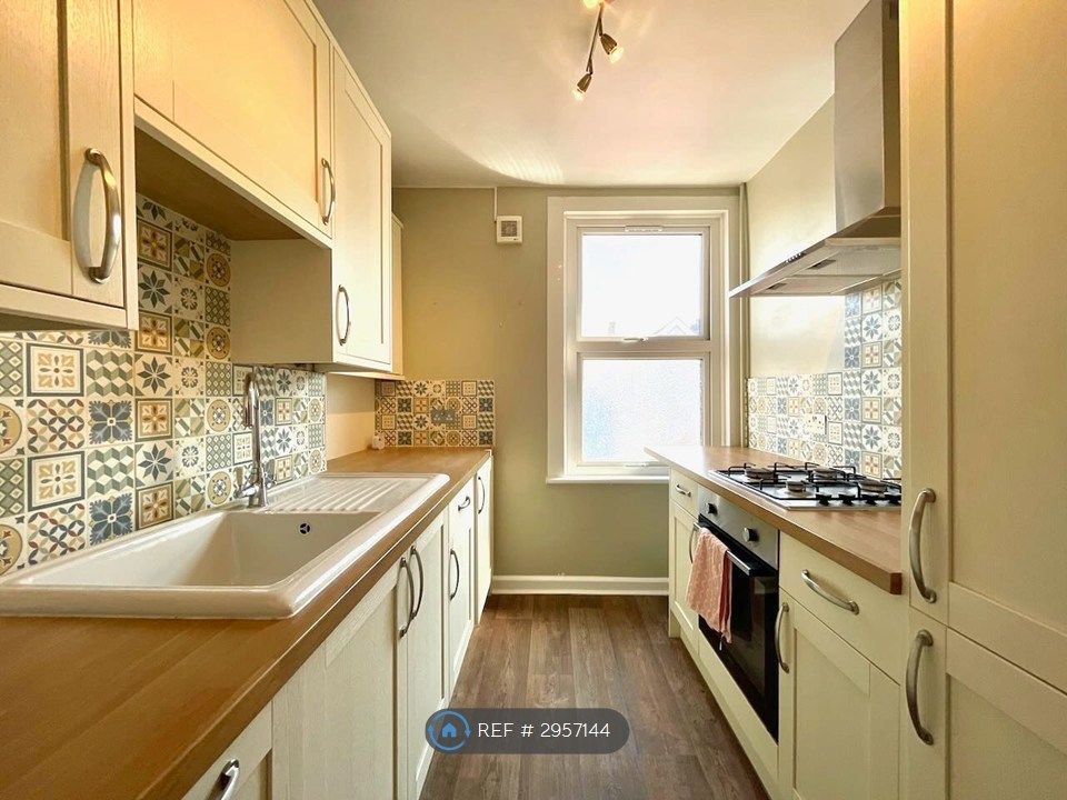 Property photo 3 of 9 Kitchen