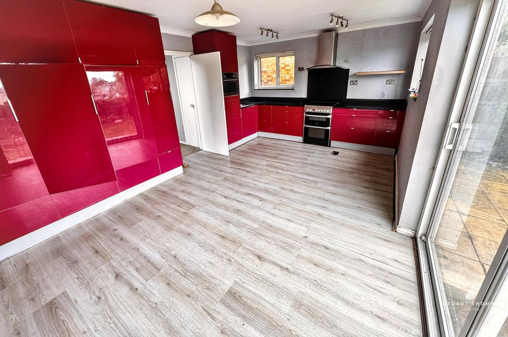 Property photo 2 of 18 Kitchen