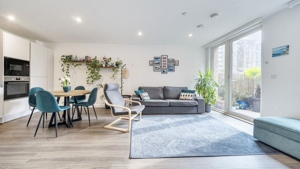 Property photo 2 of 20