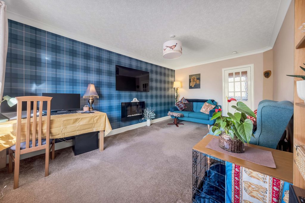 Property photo 3 of 35