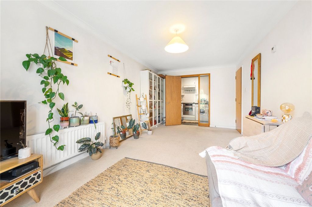 Property photo 3 of 11 Reception