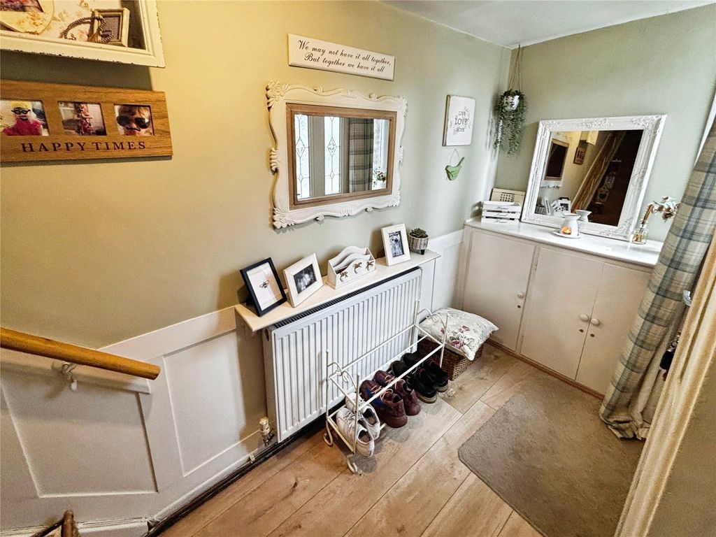 Property photo 2 of 19 Hallway