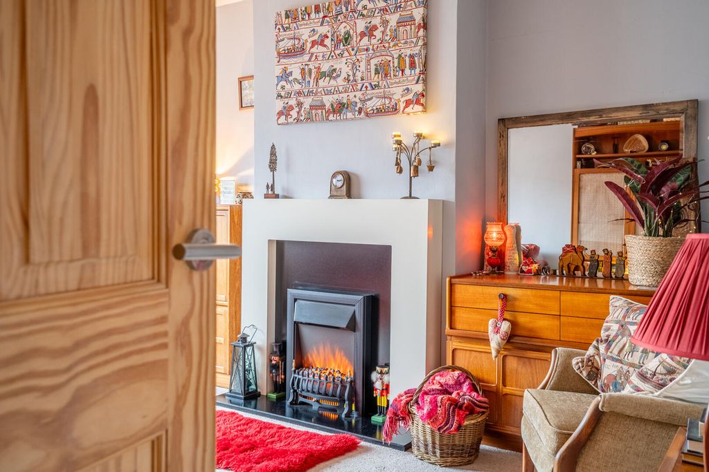 Property photo 2 of 20 Living Room