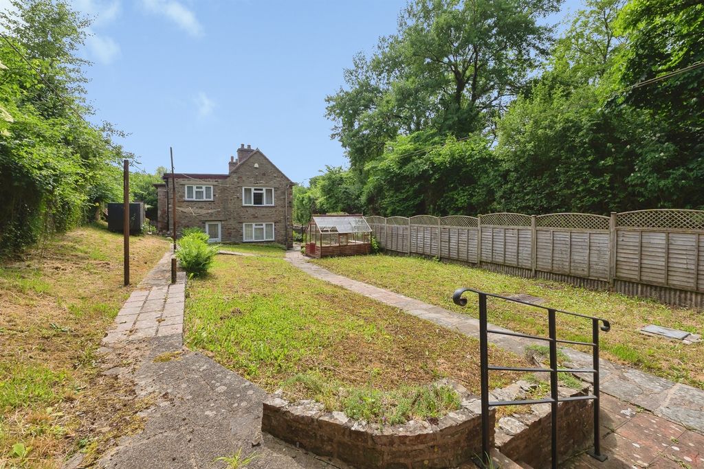 Property photo 3 of 20