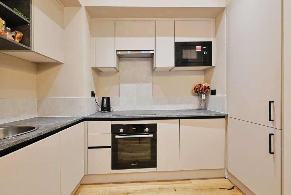 Property photo 2 of 18 Kitchen