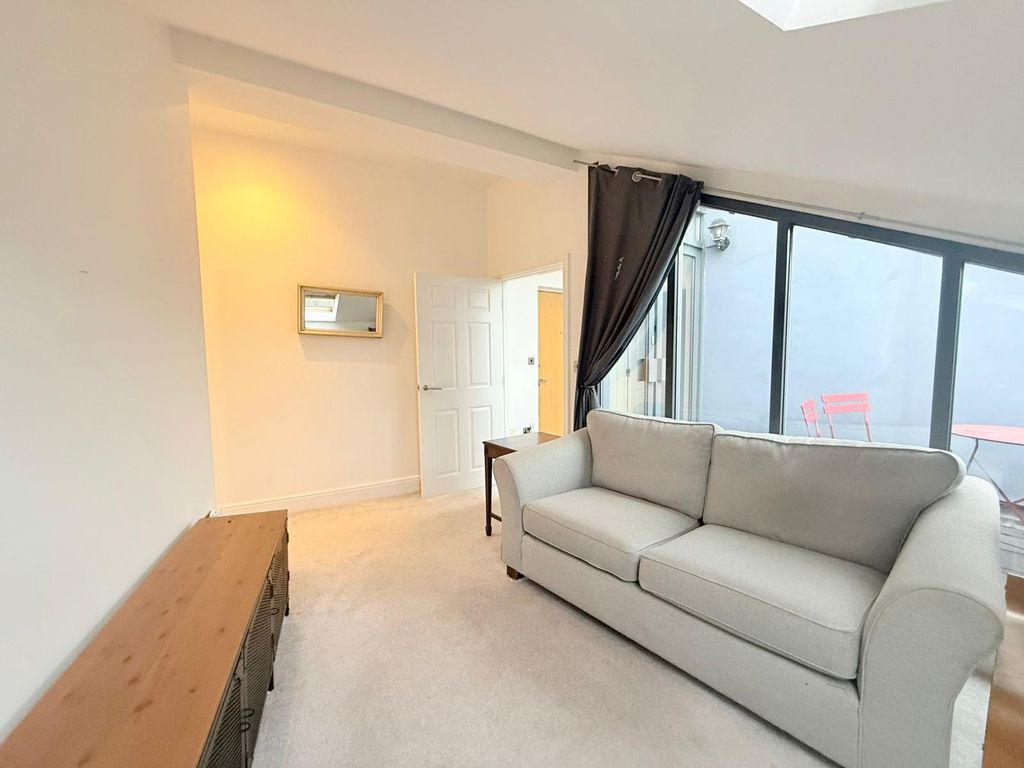 Property photo 2 of 15 Picture No. 04