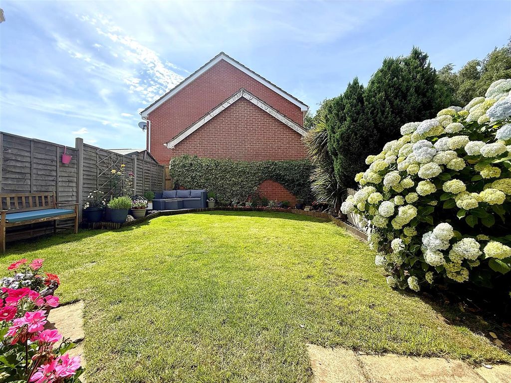Property photo 2 of 16 Garden 3.Jpg
