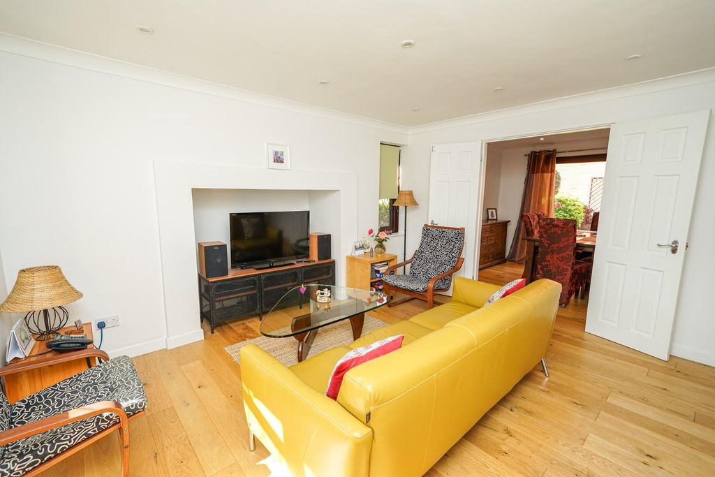 Property photo 2 of 27