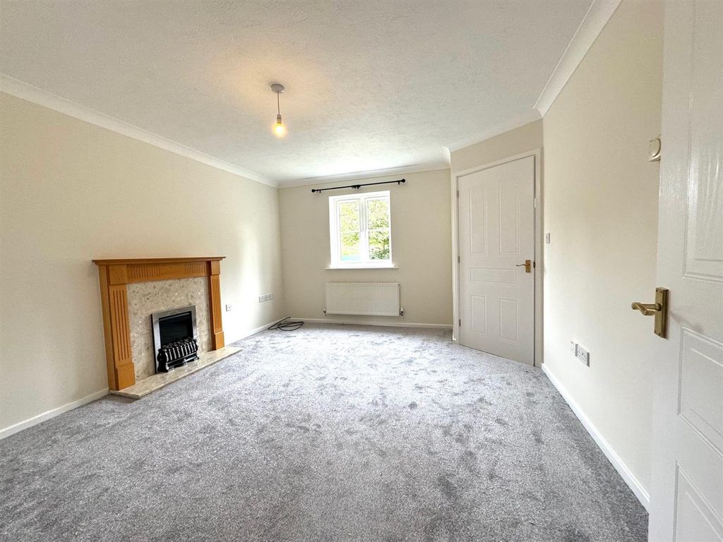 Property photo 2 of 12 31 Maylam Gardens Living Room 1.Jpg