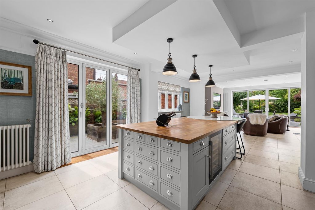 Property photo 2 of 42 Linden House-16.Jpg
