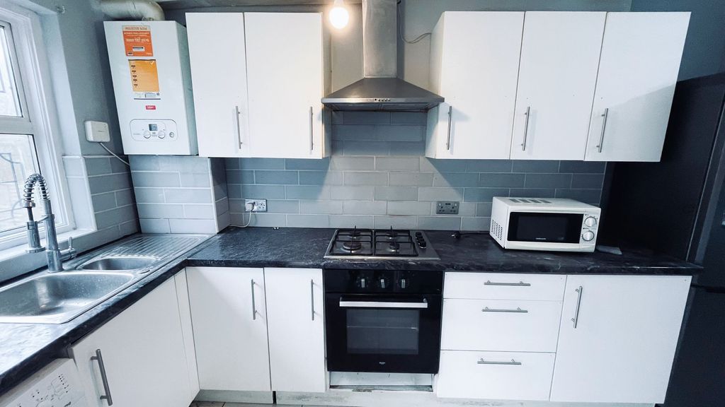 Property photo 2 of 14 Kitchen