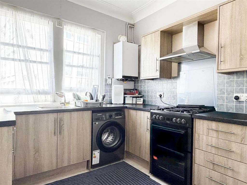 Property photo 3 of 14