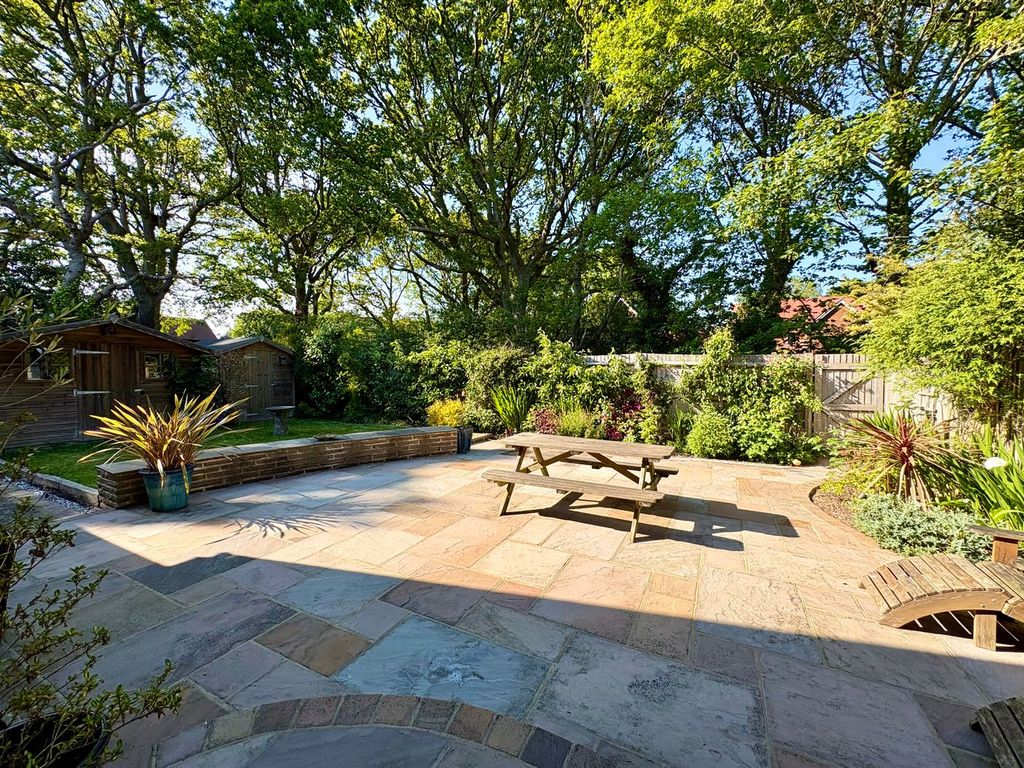 Property photo 2 of 31