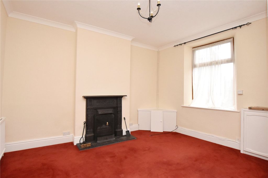 Property photo 2 of 16 Lounge