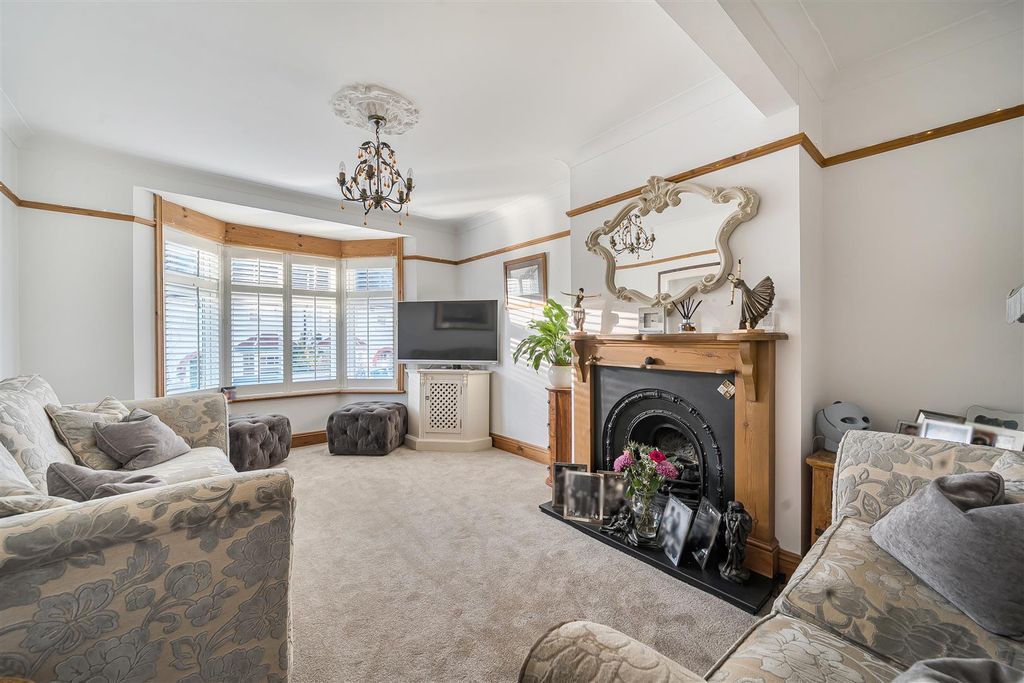 Property photo 3 of 16 1403321-7-696Faa5174909.Jpg