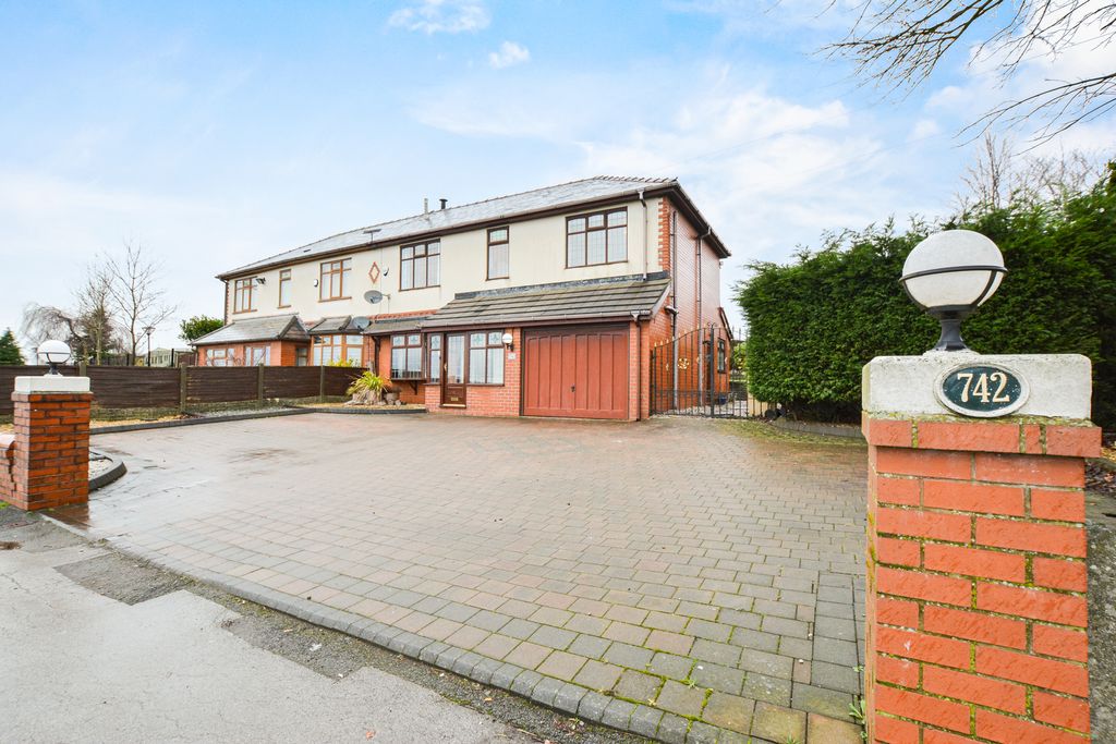 Property photo 2 of 41 External Front