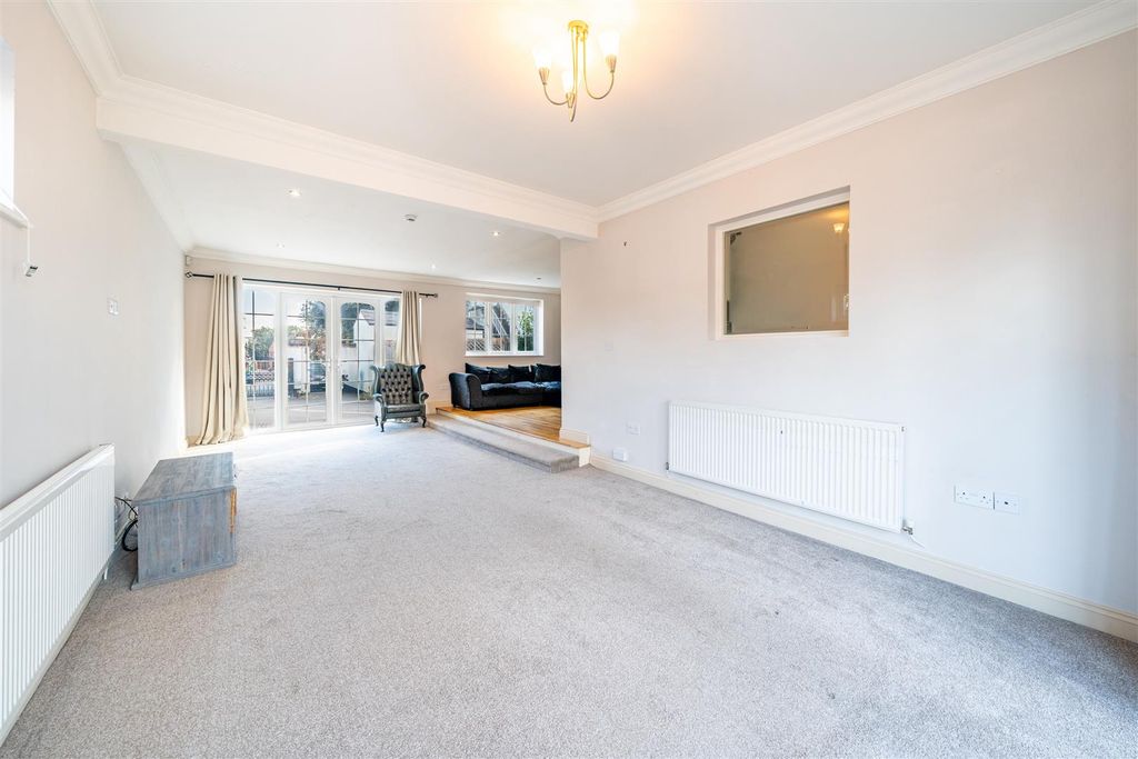 Property photo 3 of 24