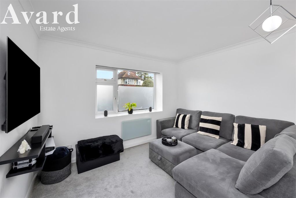 Property photo 1 of 19 Bruce Avenue, Eleanor Court, 5-008.Jpg