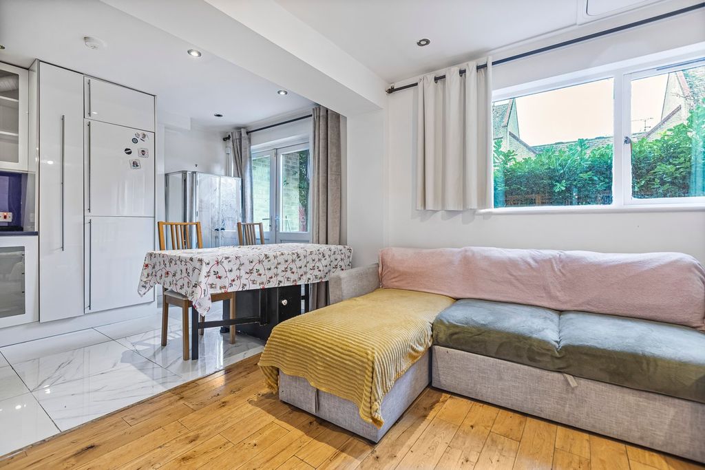 Property photo 1 of 23