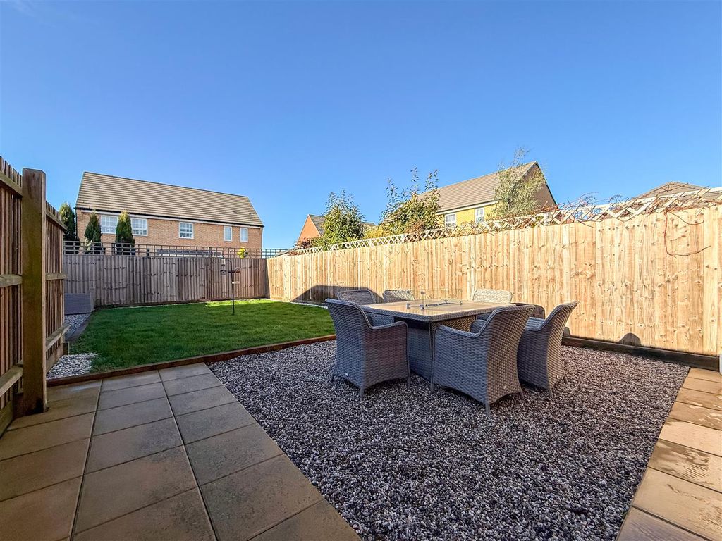 Property photo 2 of 18 Garden