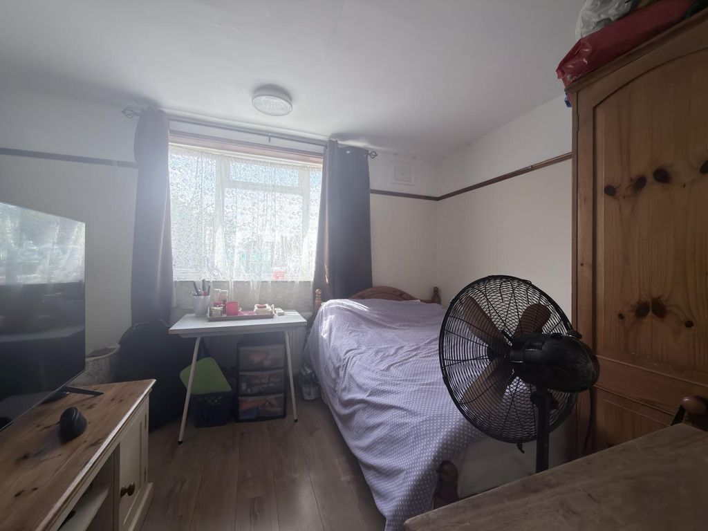 Property photo 1 of 7 1 Bed Room To Rent Titchfield Road, Carshalton Sm5
