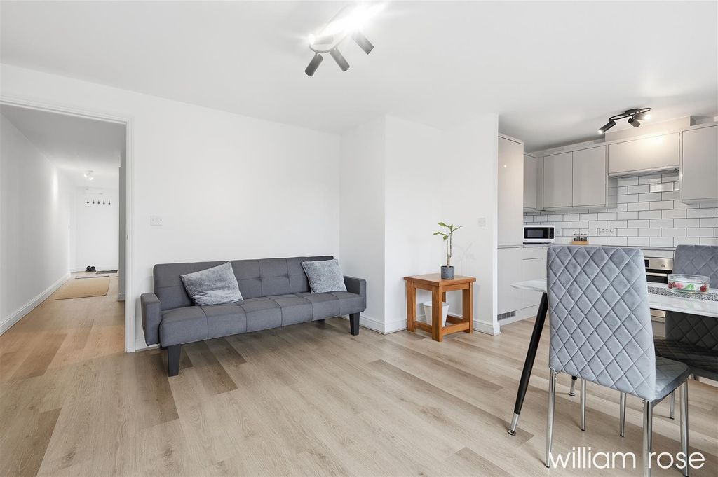 Property photo 3 of 12 Img_0690.Jpg