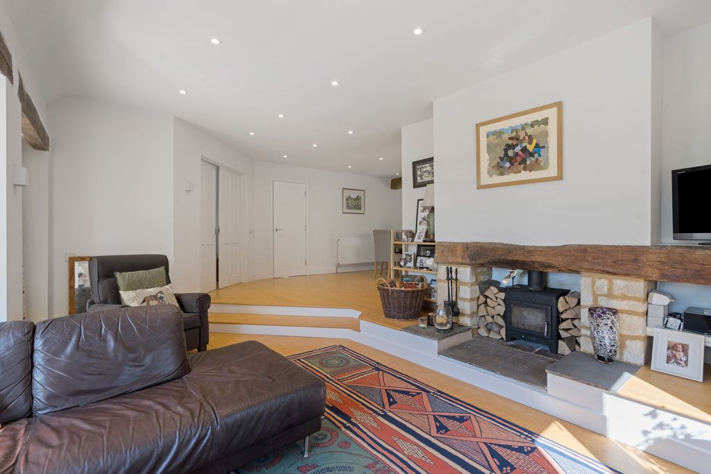 Property photo 3 of 21 Sitting Room