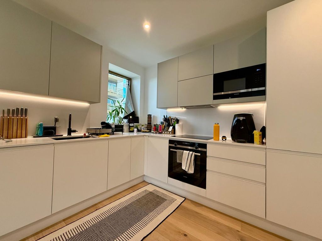 Property photo 3 of 10 Kitchen