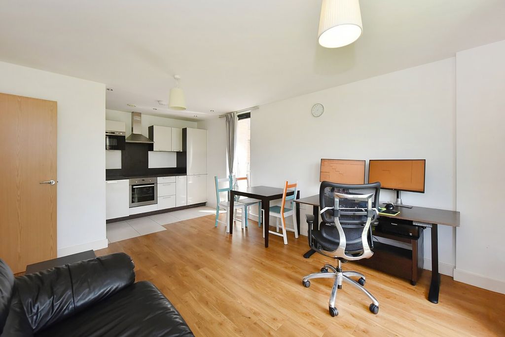 Property photo 3 of 11 Picture No. 12