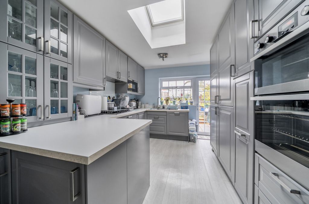Property photo 3 of 18 1349781-17-68Ca7F...