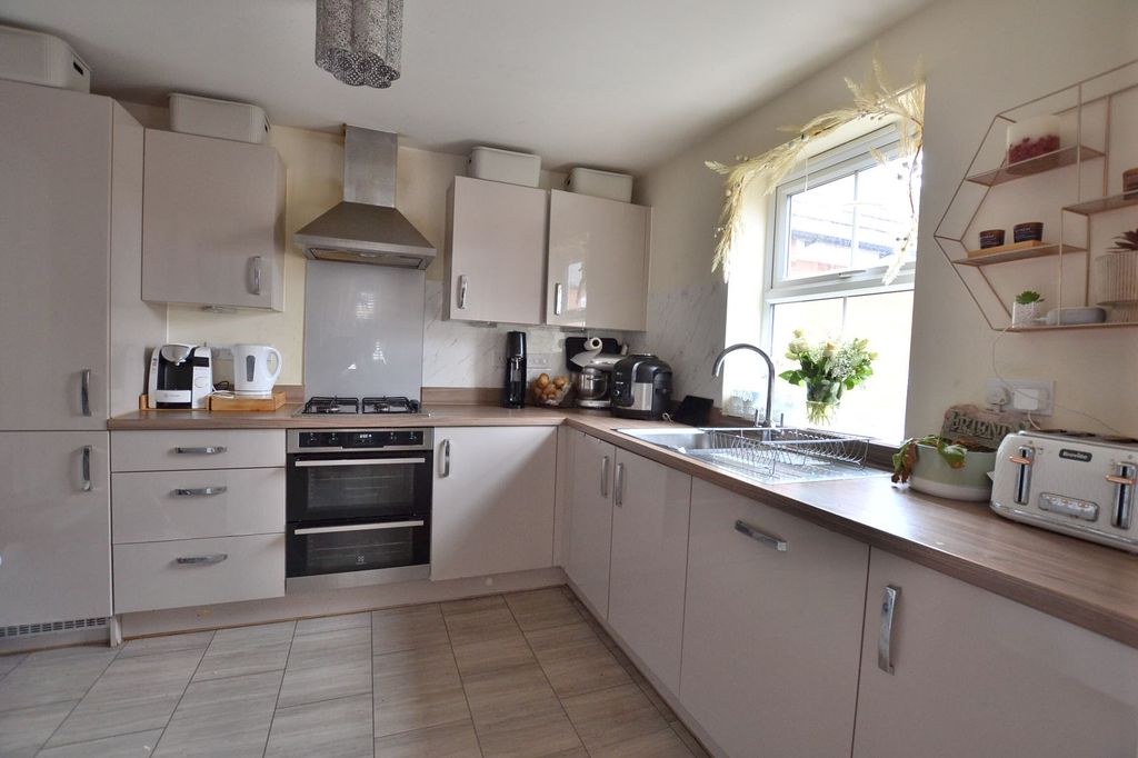Property photo 3 of 23