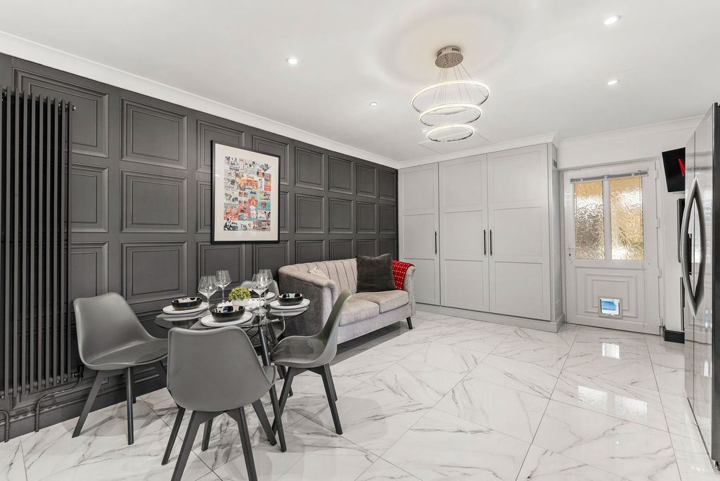 Property photo 2 of 28