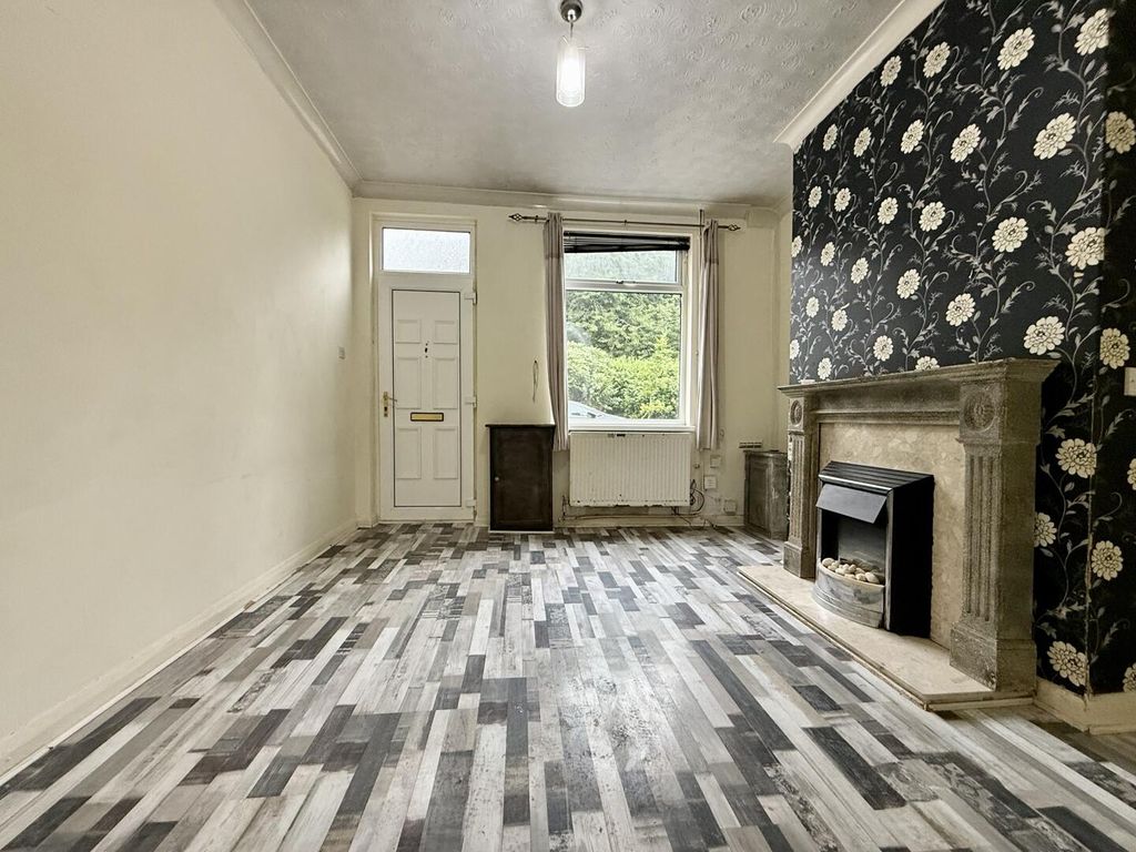 Property photo 3 of 16 Living Room