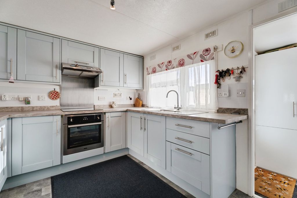 Property photo 3 of 18 Pbox-Img.Jpg