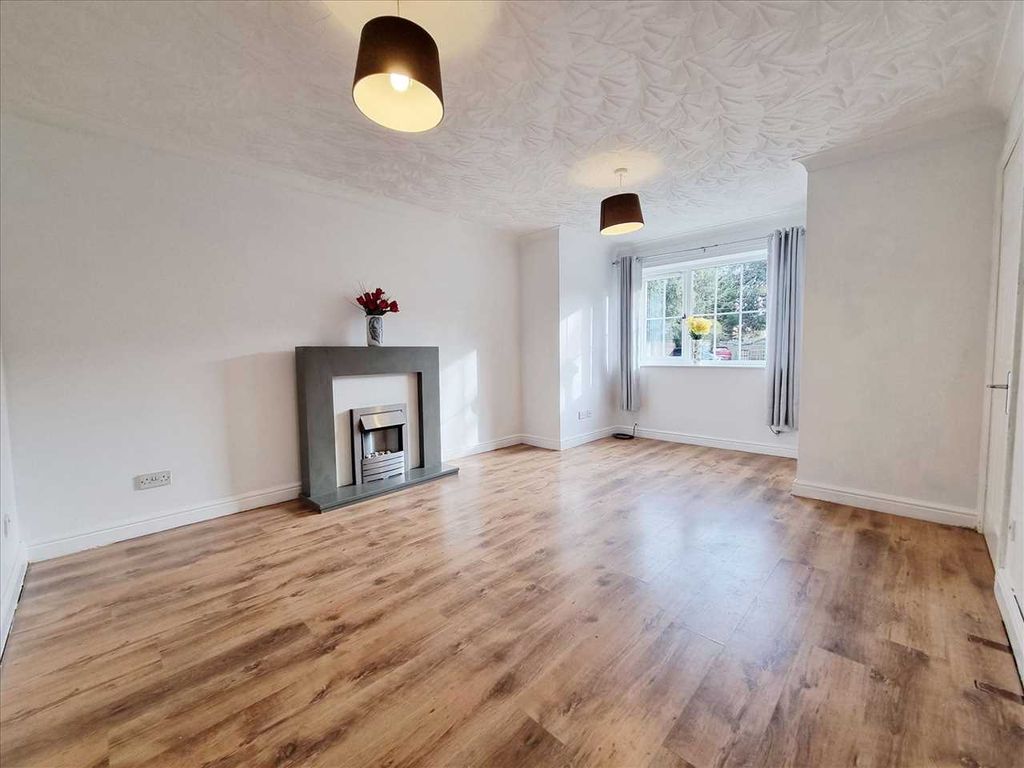 Property photo 2 of 10 Lounge: