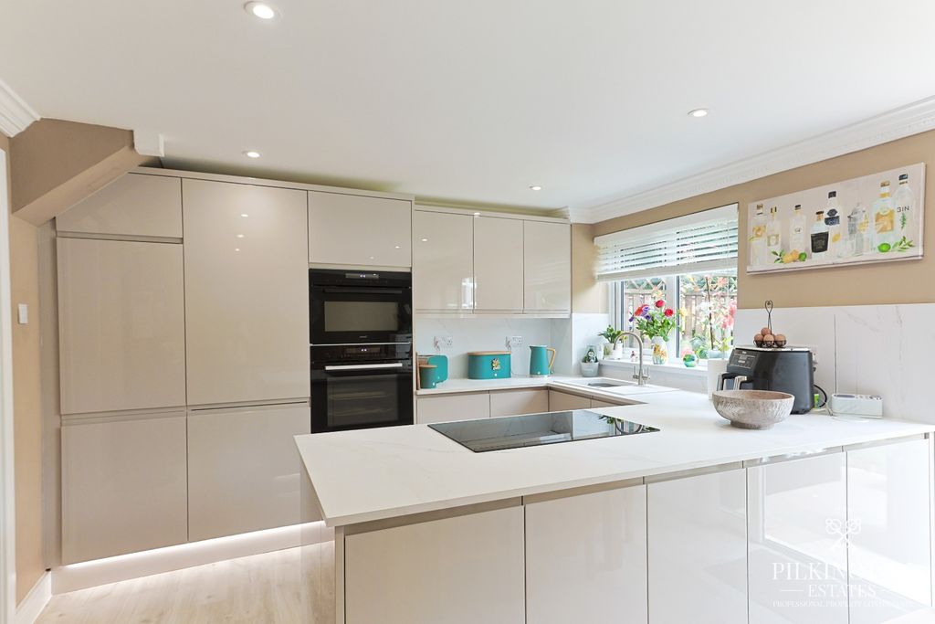 Property photo 2 of 12 4749622