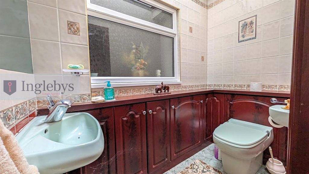 Property photo 3 of 24