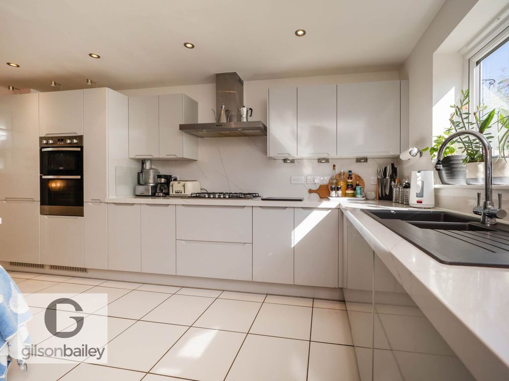 Property photo 2 of 27