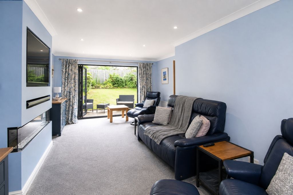 Property photo 2 of 20 2A666255-63d2-4c75-A7Da-50Cbd333Beea