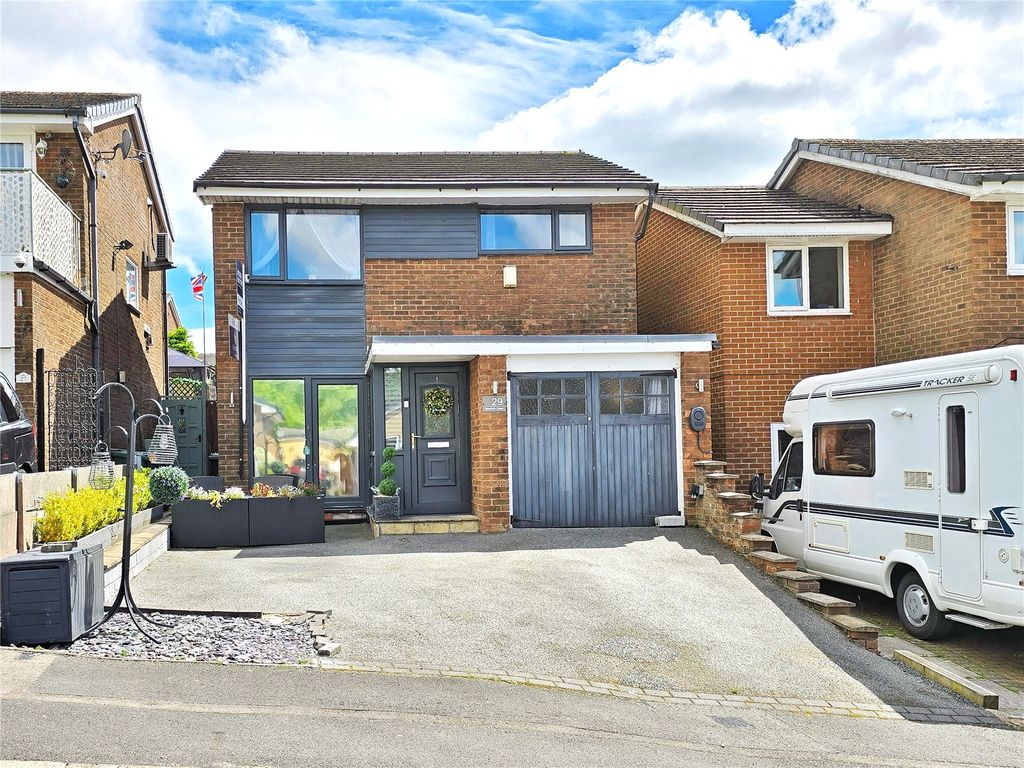 Property photo 1 of 16 Detached Family Home