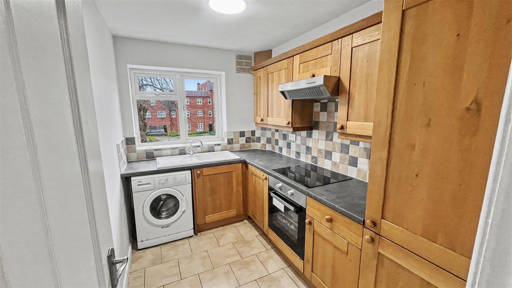 Property photo 2 of 10 Kitchen