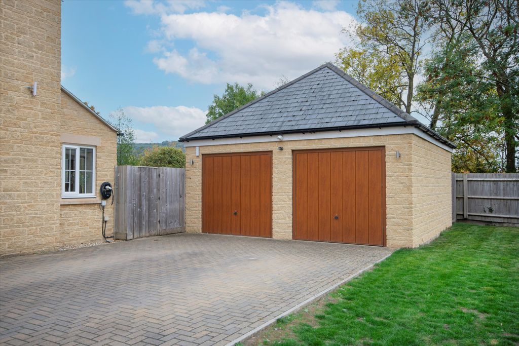 Property photo 3 of 28 Image