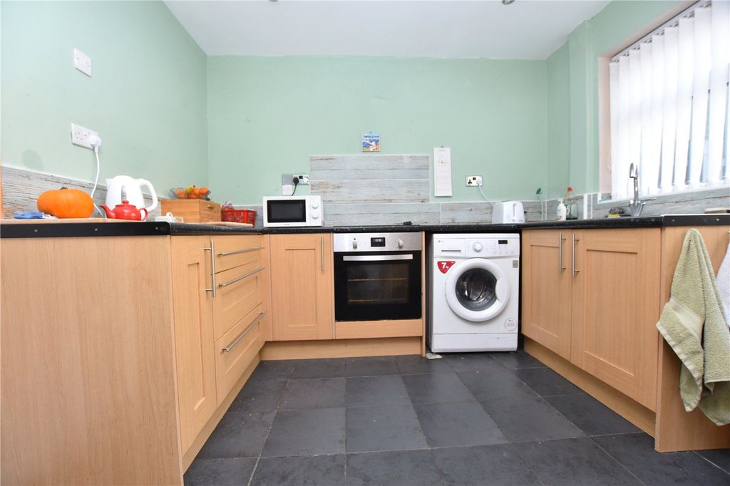 Property photo 2 of 23 Picture No. 18