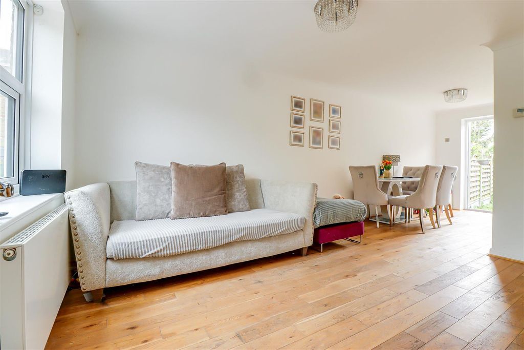 Property photo 3 of 18